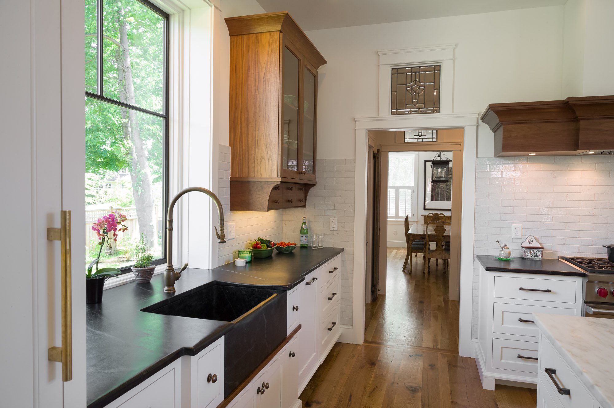 Borough Colonial kitchen sink